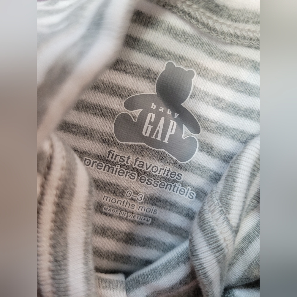 Assorted Baby Onesies Bundle (GAP And Rococo) - Picture 14 of 15